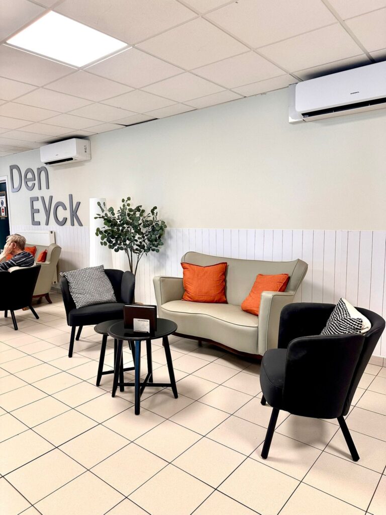 Interieur in Eyckenborgh, Gooik