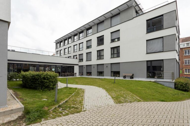 De Wand, Serviceflat & Assistentiewoning in Laken